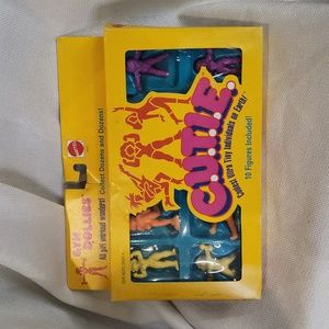 Vintage toys figures Mattel Gym dollies CUTIE 80s toys workout gym